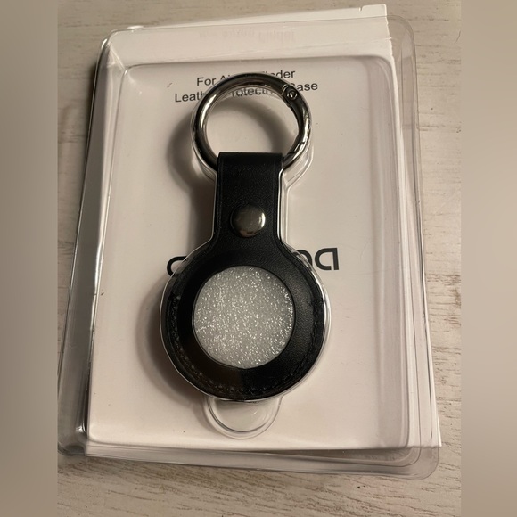 Cakuuma Leather AirTag holder - Picture 1 of 4